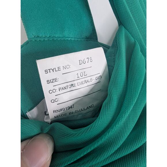 Alfred Sung D678 Chiffon Sleeveless Bridesmaid Dress in Pantone Emerald - Picture 9 of 10